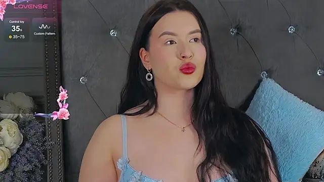 TrishaWinslet online show from January 11, 2025, 3:42 pm