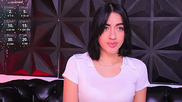 Snapshot of KasiaNoir_ chatting on January 17, 2025, 12:42 pm KasiaNoir online show from January 17, 2025, 12:42 pm