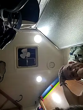 ILUV2TUCHMYKITTY online show from September 13, 2025, 10:04 am