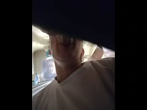 ILUV2TUCHMYKITTY online show from November 9, 2025, 1:53 pm