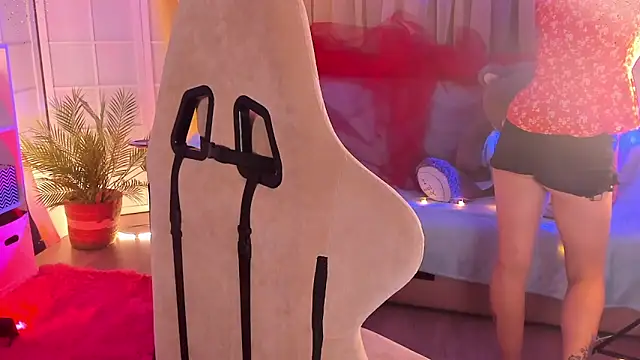 April o Nill online show from September 18, 2025, 4:09 pm