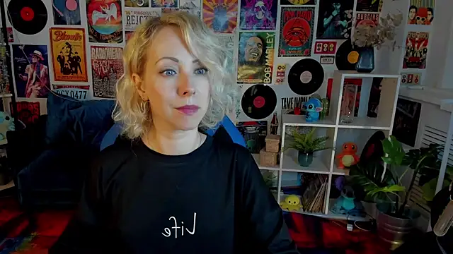 LylithSkye online show from January 4, 2025, 8:17 am