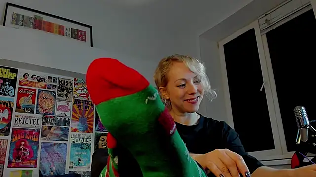 LylithSkye online show from January 4, 2025, 11:54 am