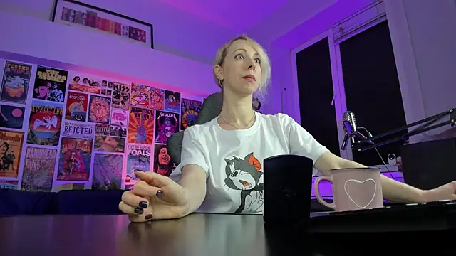 LylithSkye online show from January 9, 2025, 8:24 am