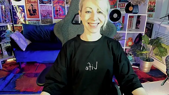 LylithSkye online show from January 15, 2025, 10:38 am