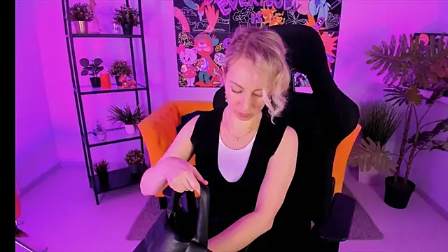 LylithSkye online show from January 22, 2025, 10:50 am