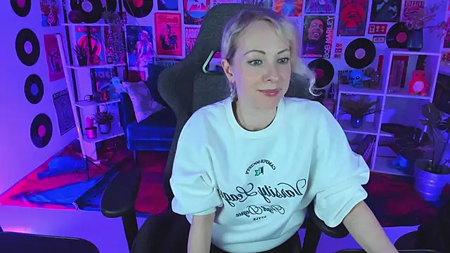 LylithSkye online show from January 25, 2025, 12:05 pm