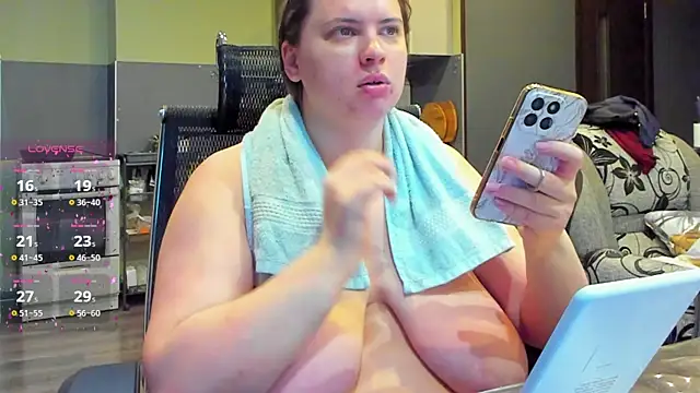 Snapshot of 1lindsey1 chatting on October 13, 2025, 2:00 am 1lindsey1 online show from October 13, 2025, 2:00 am