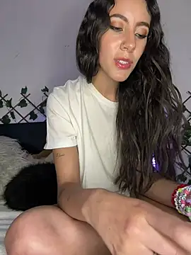 Snapshot of FrancellyHot chatting on December 20, 2024, 5:25 am FrancellyHot online show from December 20, 2024, 5:25 am