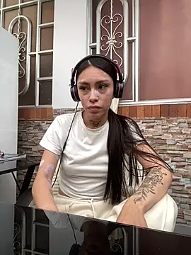 Effy Bonny online show from September 18, 2025, 4:09 pm