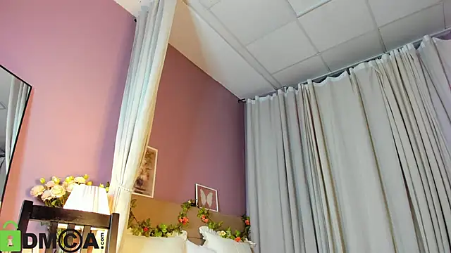 Snapshot of Dearly_Emily chatting on November 17, 2025, 5:30 pm Dearly Emily online show from November 17, 2025, 5:30 pm