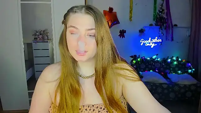 Demure Smile online show from December 6, 2024, 3:52 am