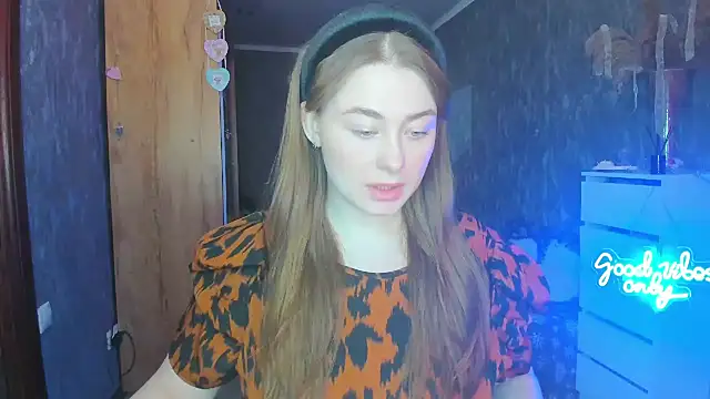 Demure Smile online show from February 26, 2025, 6:04 am