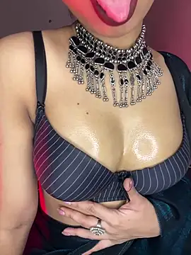 Snapshot of Hot-sexy222 chatting on November 4, 2025, 3:11 pm Hot-sexy222 online show from November 4, 2025, 3:11 pm