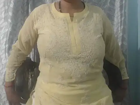 Snapshot of cute-priy chatting on May 15, 2026, 7:48 am cute-priy online show from May 15, 2026, 7:48 am