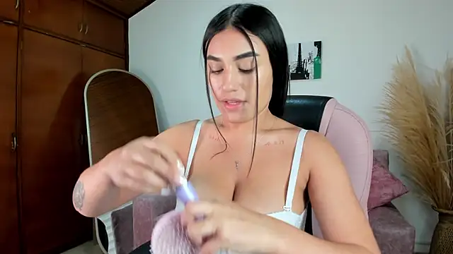 Snapshot of Alheli_16 chatting on February 20, 2026, 12:05 pm Alheli 16 online show from February 20, 2026, 12:05 pm