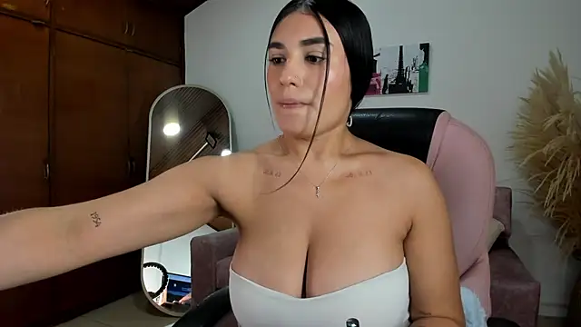 Snapshot of Alheli_16 chatting on February 24, 2026, 12:25 pm Alheli 16 online show from February 24, 2026, 12:25 pm