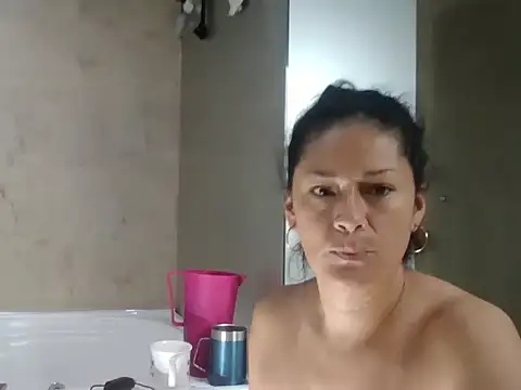 Snapshot of hornymilf_69xxx chatting on April 6, 2026, 5:47 pm hornymilf 69xxx online show from April 6, 2026, 5:47 pm