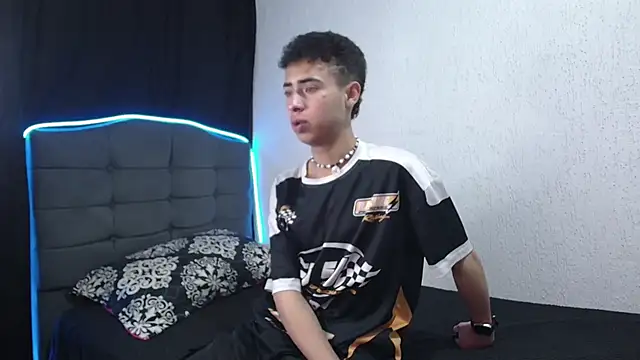 Snapshot of sexybat_twink chatting on December 22, 2024, 10:47 pm sexybat twink online show from December 22, 2024, 10:47 pm