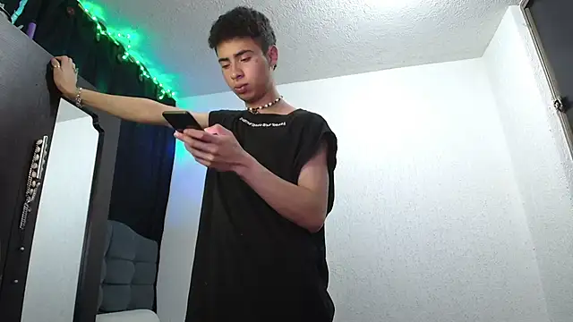 Snapshot of sexybat_twink chatting on January 16, 2025, 11:48 pm sexybat twink online show from January 16, 2025, 11:48 pm