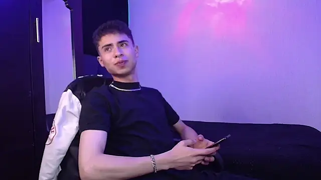 Snapshot of sexybat_twink chatting on February 11, 2025, 8:37 am sexybat twink online show from February 11, 2025, 8:37 am