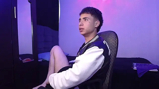 Snapshot of sexybat_twink chatting on February 11, 2025, 2:46 pm sexybat twink online show from February 11, 2025, 2:46 pm