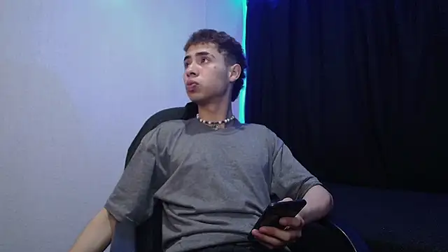 Snapshot of sexybat_twink chatting on March 13, 2025, 5:11 am sexybat twink online show from March 13, 2025, 5:11 am