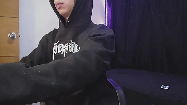 Snapshot of sexybat_twink chatting on March 15, 2025, 4:35 am sexybat twink online show from March 15, 2025, 4:35 am