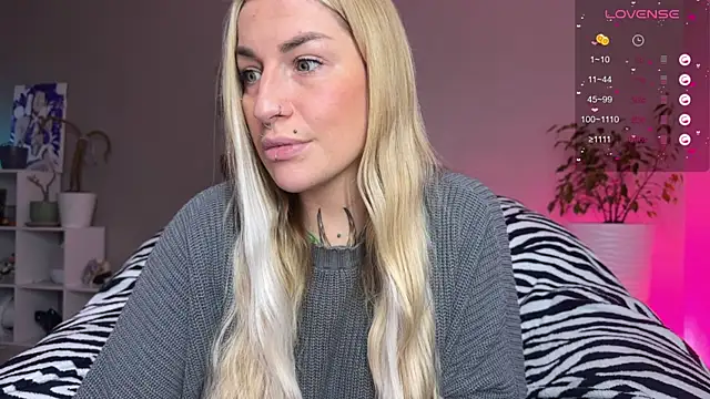 Snapshot of Tanya_Acid chatting on December 3, 2025, 3:21 pm Tanya Acid online show from December 3, 2025, 3:21 pm