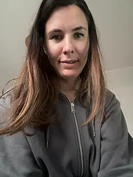 Snapshot of Sara_darling chatting on December 9, 2024, 9:39 am Sara darling online show from December 9, 2024, 9:39 am