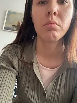 Snapshot of Sara_darling chatting on November 19, 2025, 10:59 am Sara darling online show from November 19, 2025, 10:59 am