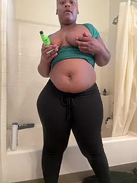 Snapshot of Prettynthick12 chatting on April 2, 2026, 12:19 am Prettynthick12 online show from April 2, 2026, 12:19 am