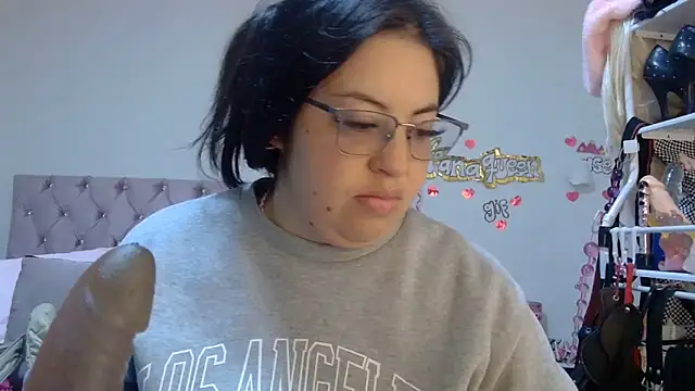lanaqueen699 online show from June 16, 2026, 12:19 pm