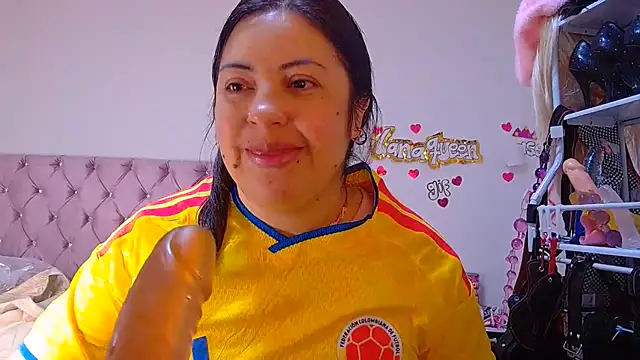 lanaqueen699 online show from June 17, 2026, 12:18 pm