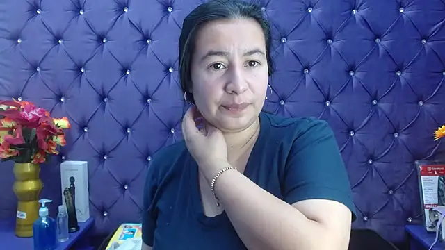 NaomyPrinces online show from December 4, 2024, 1:53 pm