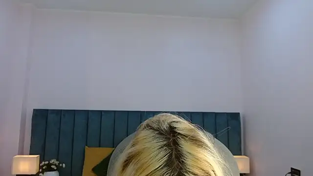 april bunnyy online show from June 11, 2026, 12:32 am