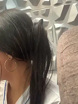 Larabrooks online show from October 1, 2025, 6:14 pm