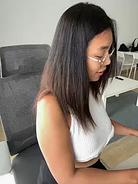 NaughtyMe online show from December 6, 2024, 7:43 am