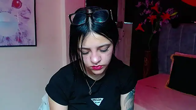 Violettasquirt online show from December 4, 2025, 3:21 pm