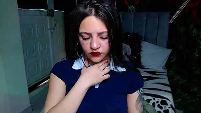 Violettasquirt online show from April 28, 2026, 1:38 pm