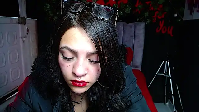 Violettasquirt online show from May 7, 2026, 5:18 pm