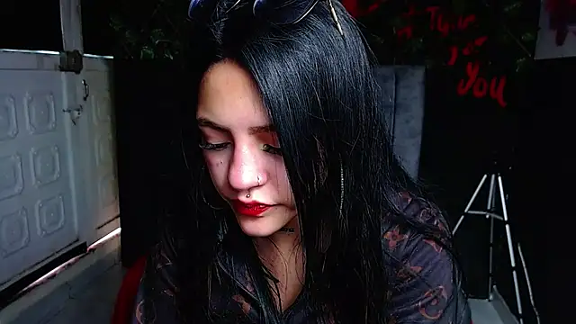 Violettasquirt online show from May 11, 2026, 1:28 pm