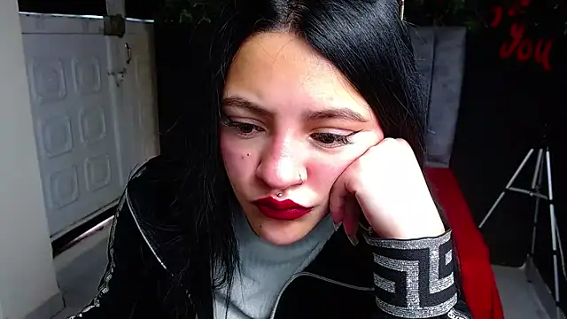 Violettasquirt online show from May 15, 2026, 1:51 pm