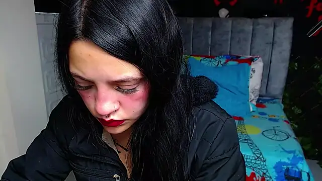 Violettasquirt online show from May 19, 2026, 3:18 pm