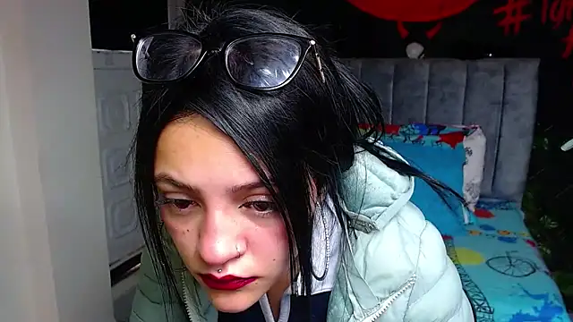 Violettasquirt online show from May 21, 2026, 1:40 pm