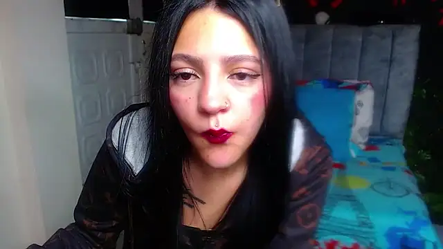 Violettasquirt online show from May 22, 2026, 1:39 pm