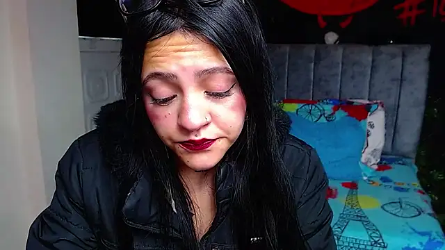 Violettasquirt online show from May 23, 2026, 2:21 pm