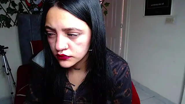 Violettasquirt online show from May 26, 2026, 2:02 pm
