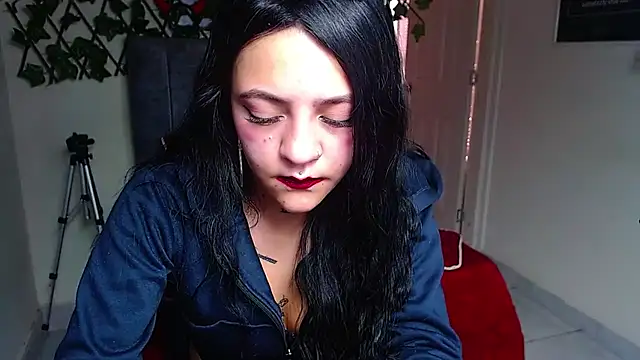 Violettasquirt online show from June 1, 2026, 1:46 pm