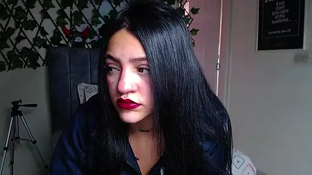 Violettasquirt online show from June 9, 2026, 1:23 pm
